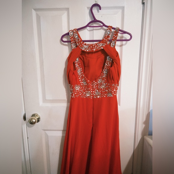 Beautiful Red Floor Length Formal Dress! Size 8. - Picture 2 of 3
